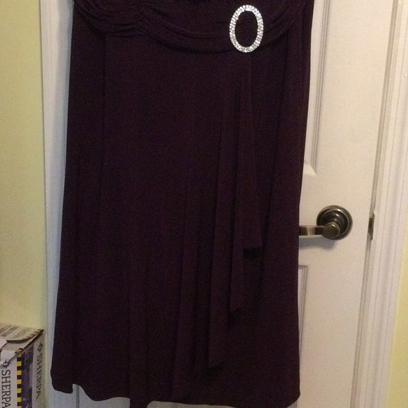 Very nice dress with crystal embellishment burgundy color - Picture 5 of 10